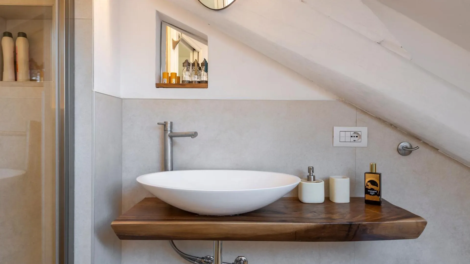 Appartamento Bright Penthouse Attic In The Heart Of Milano