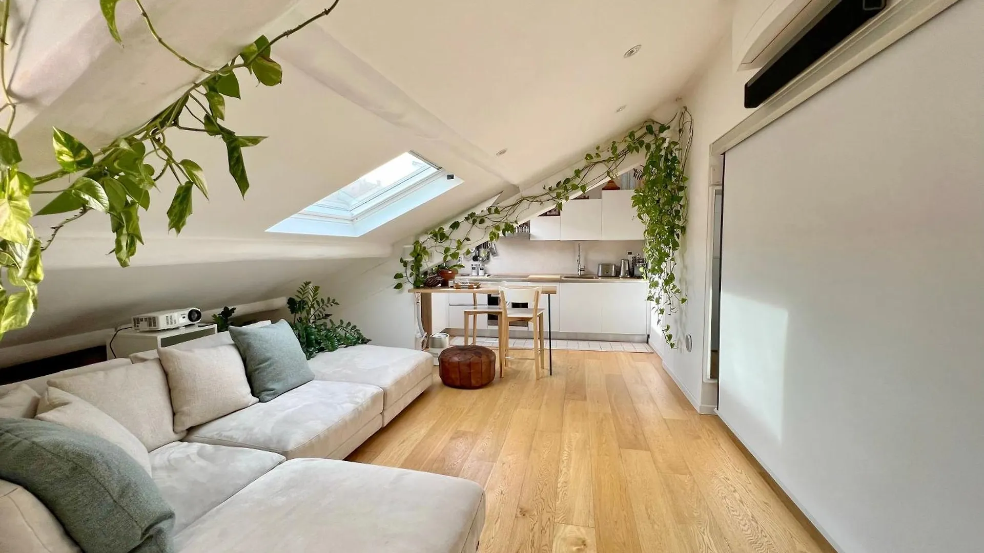 Appartamento Bright Penthouse Attic In The Heart Of Milano