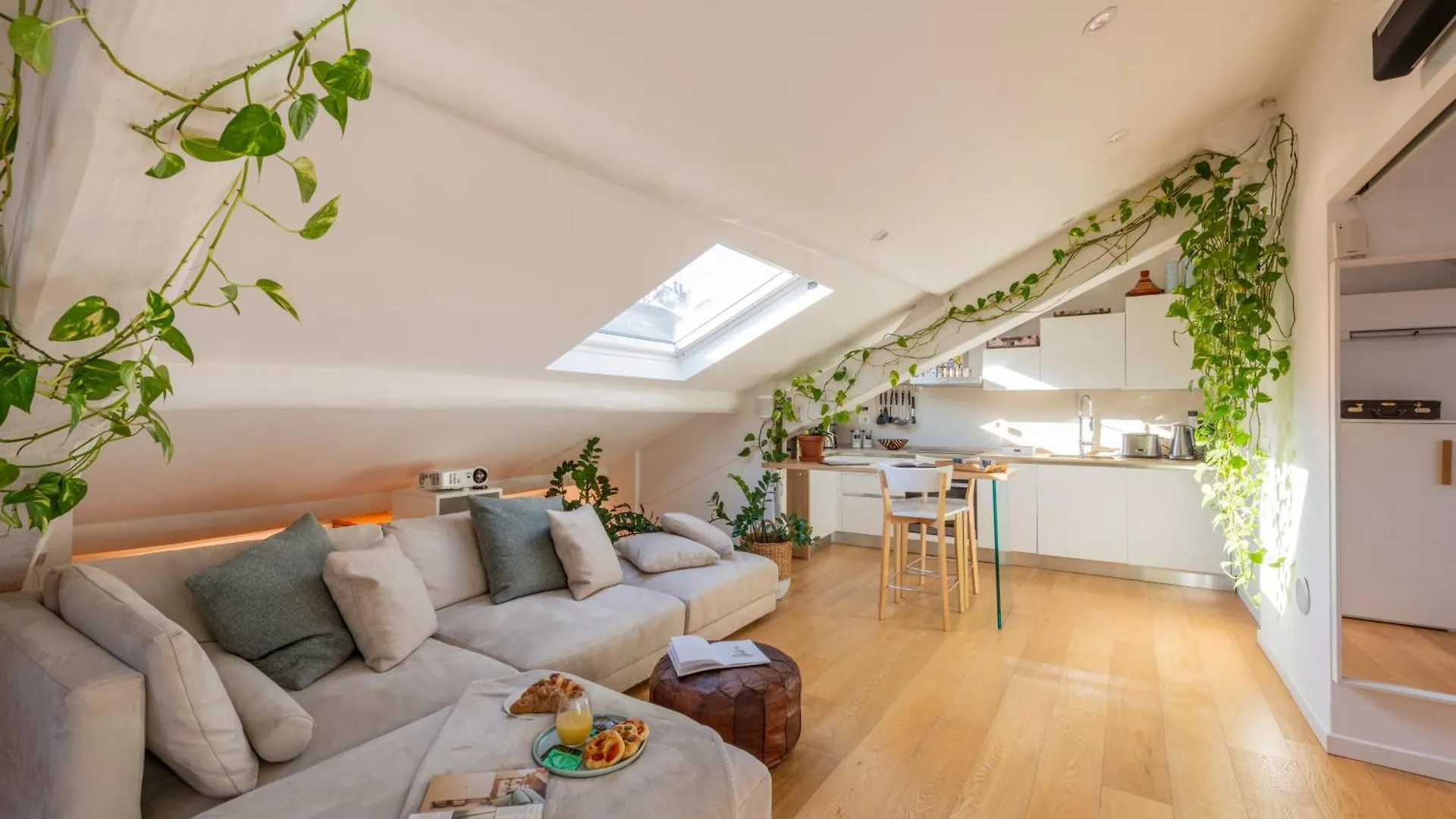 Appartamento Bright Penthouse Attic In The Heart Of Milano